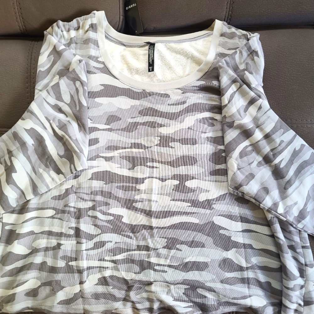 Torrid camouflage sweatshirt, size 3